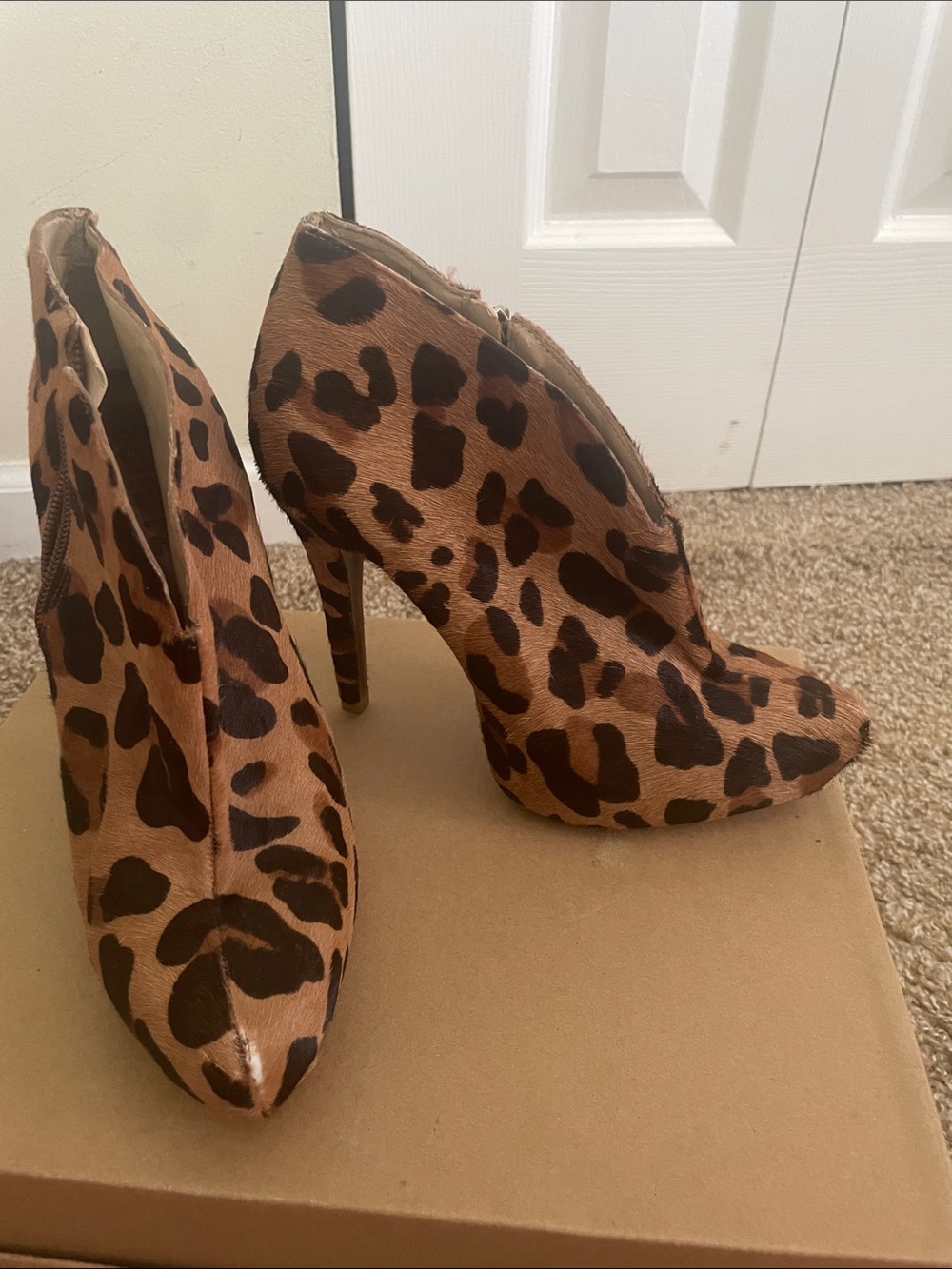 SCHUTZ Leopard Print Stiletto Ankle Boots - Brown & Black size 7B